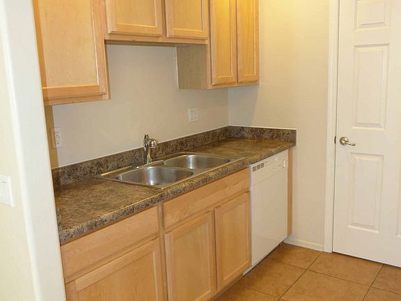 3rd image of 1428 E Elm St #2