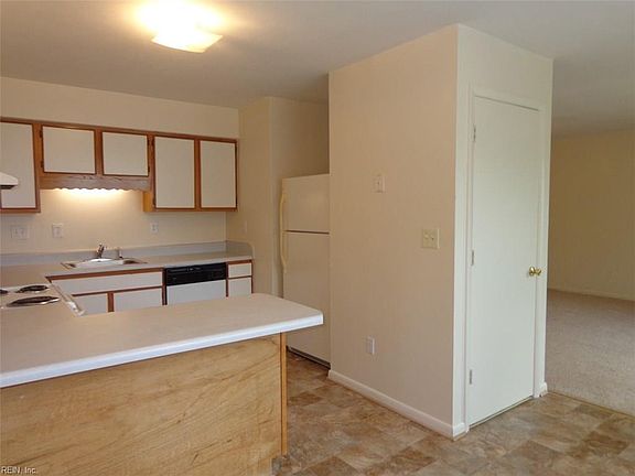 3rd image of 4640 Coronet Ave