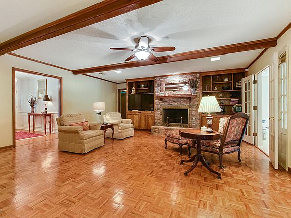 5th image of 106 Mosswood Cir