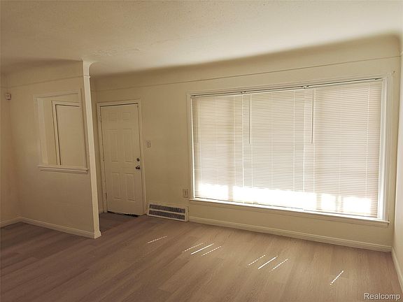 2nd image of 6021 Faust Ave