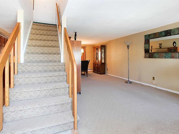 2nd image of 10 Mount Wilson Ave