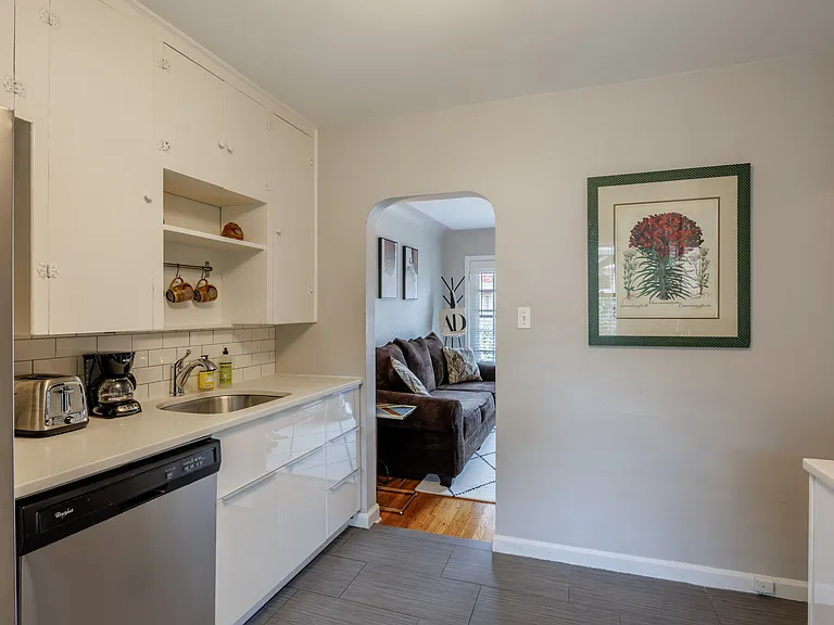 2612 Utica St — Photo 9