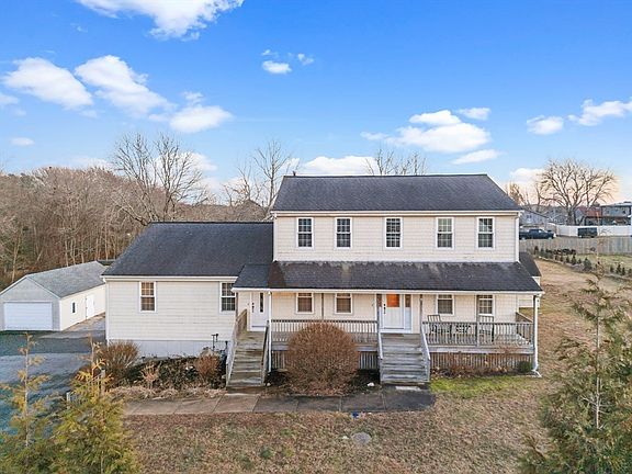 3rd image of 7 Deerfield Ln