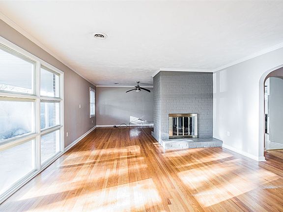 3rd image of 348 Leslie Ave