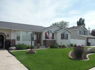 677 W 1960 N, Clinton, UT 84015