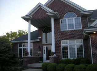 9158 Forest Ridge Dr, Roscoe, IL 61073