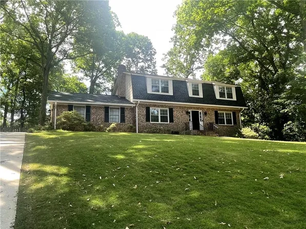 4073 Lake Erin Ct, Tucker, GA 30084