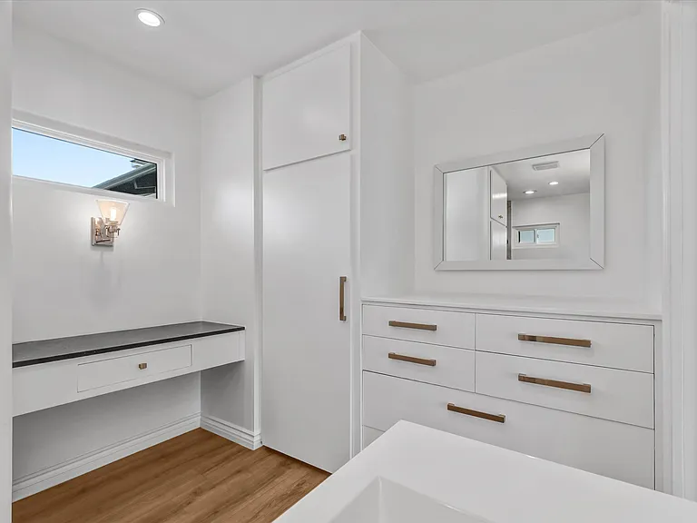 Master Ensuite dresser, closet and dressing table