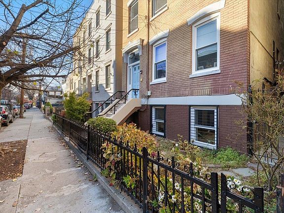 4th image of 308 2nd St APT 2
