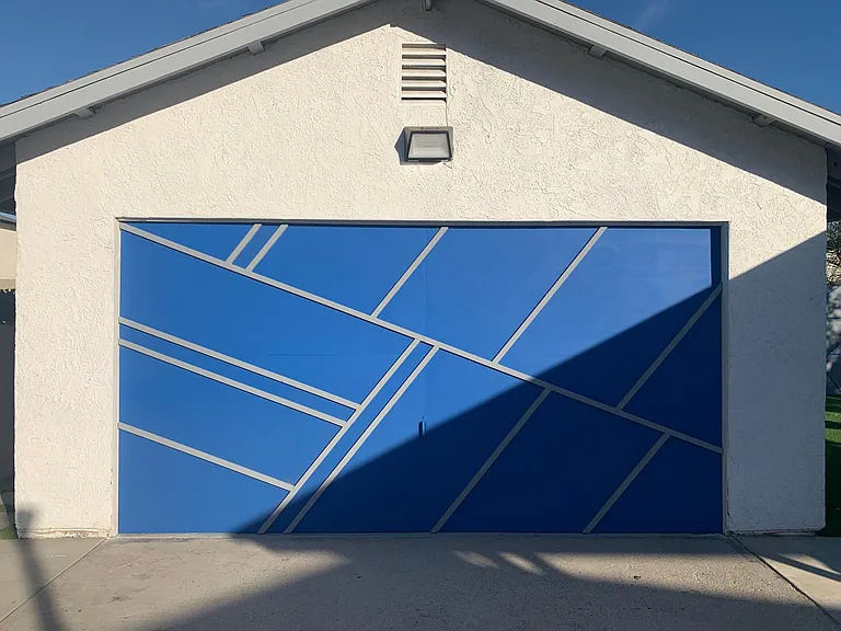 the garage/recreational room main door