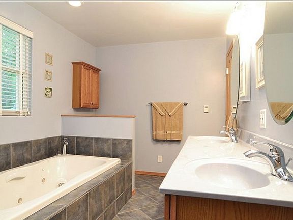 3rd image of 9741 Evergreen Dr