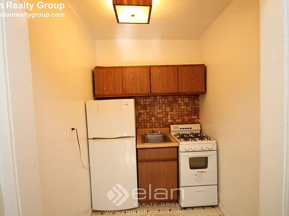 2nd image of 739 W Belmont Ave APT 211