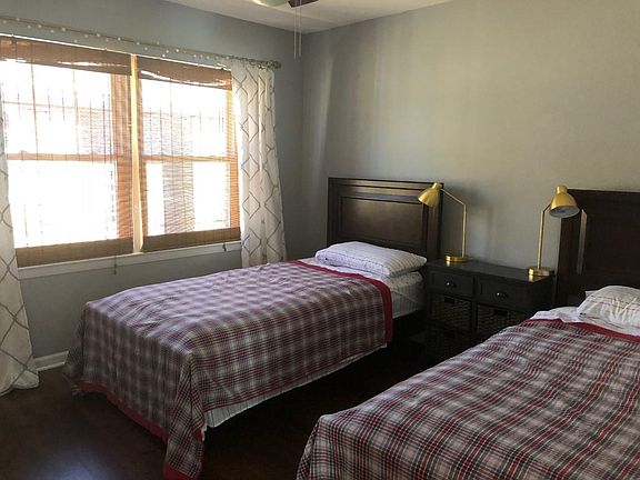 4th image of 17 W Cossitt Ave APT 3A