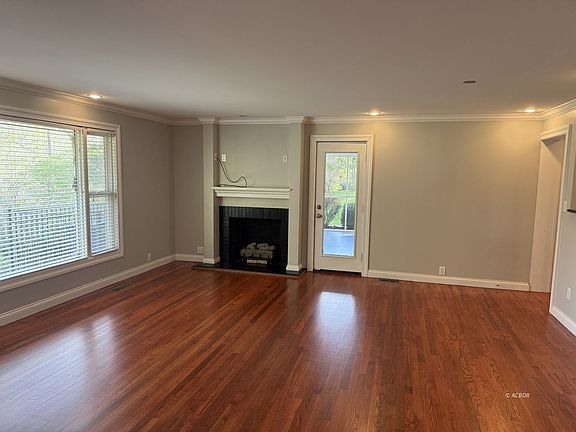 4th image of 16 Canterbury Dr