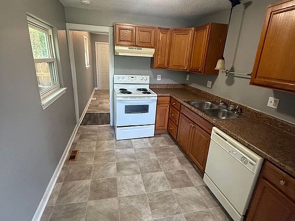 5th image of 2259 N Bolivar Rd