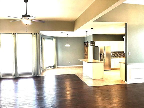 3rd image of 212 Hawthorne Dr