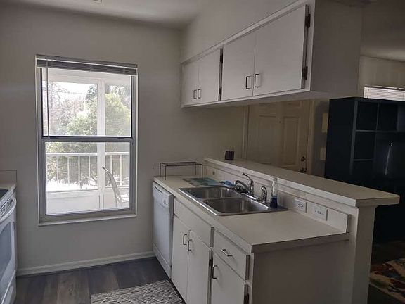 4th image of 943 SE Mayo Dr