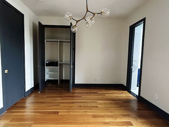 4th image of 7 Saint Pauls Ave #49E