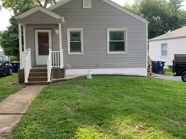 10620 Saint Lawrence Ln, Saint Ann, MO 63074