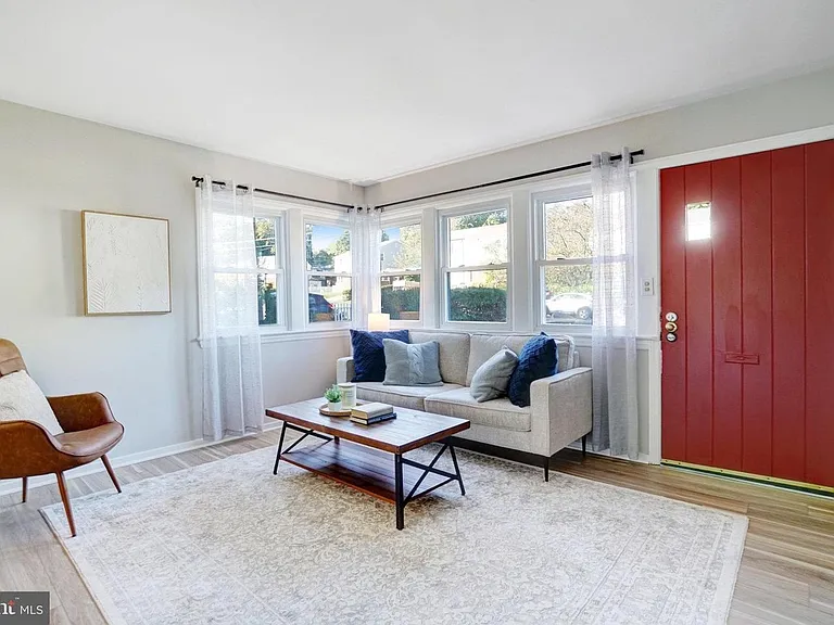 7015 Stanford Dr — Photo 4