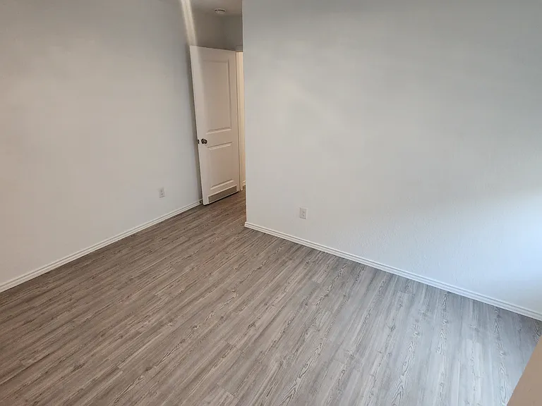 2815 Charpak Dr — Photo 23