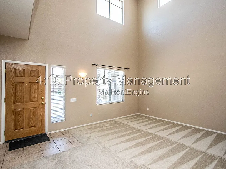 951 E Bellerive Pl — Photo 3