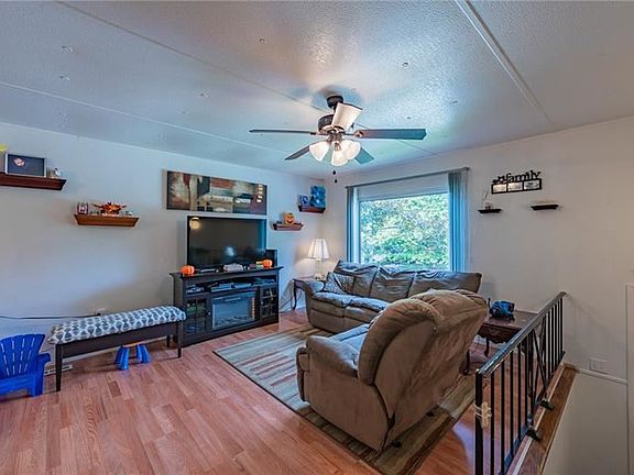 5th image of 398 Country Hills Dr