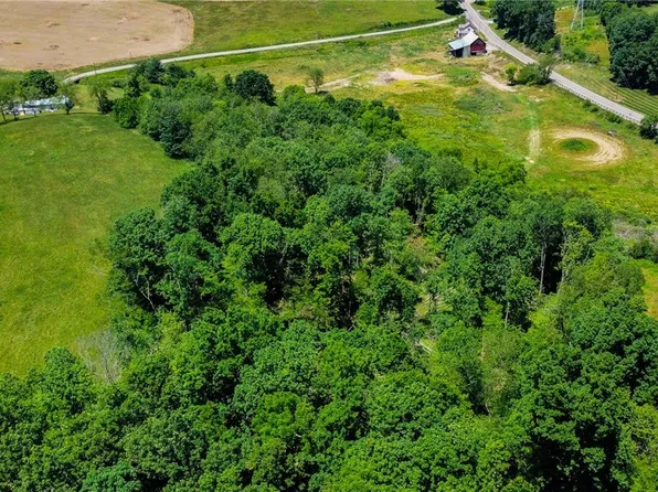 2144 Chase Rd SE, Carrollton, OH 44615