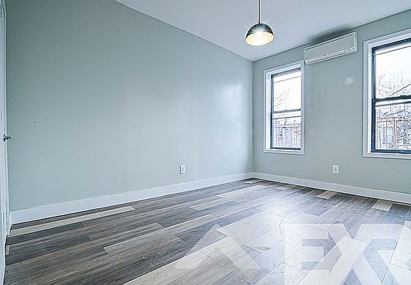 3rd image of 1148 Rogers Ave APT 2