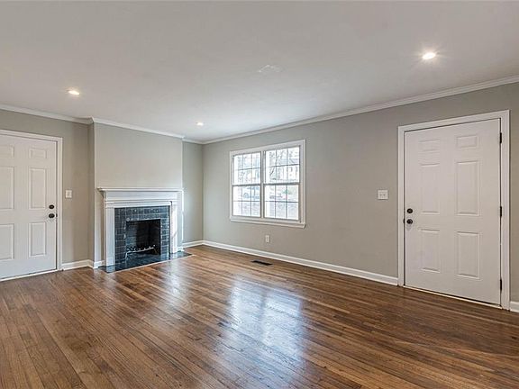 4th image of 1303 Lockhaven Cir SW