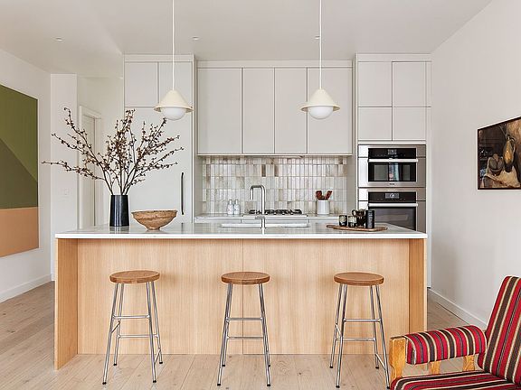 4th image of 238 De Graw St #3