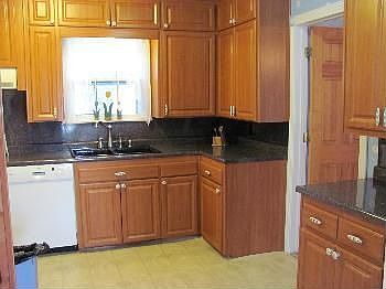 5th image of 1416 N Wall St
