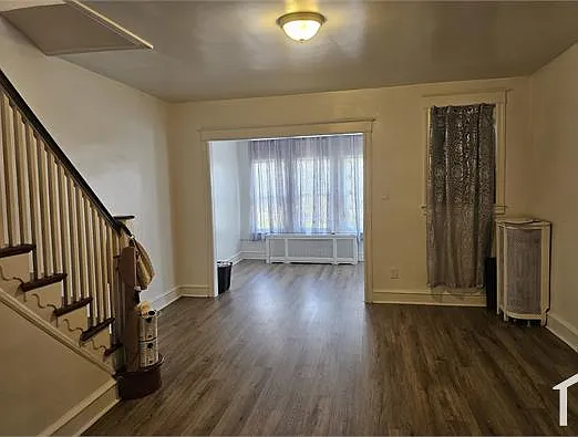 5 bed, 1870 sqft, $2,650 — Photo 2