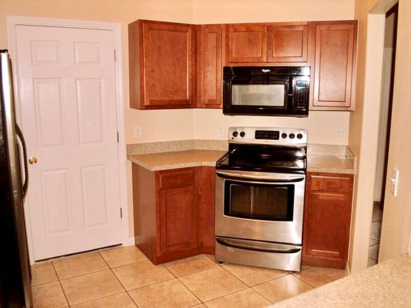5th image of 2210 E Washington Ave