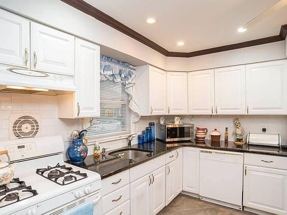 4th image of 358 Tulip Ave