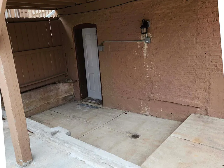 1542 N Talman Ave #1 — Photo 15