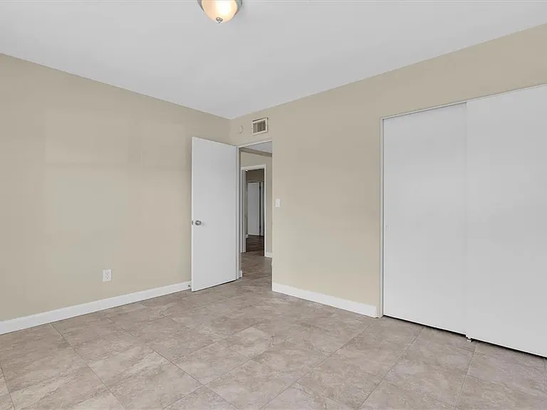 333 72nd Ave — Photo 15