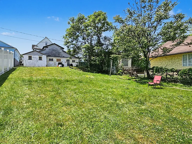 1315 Farr St — Photo 10