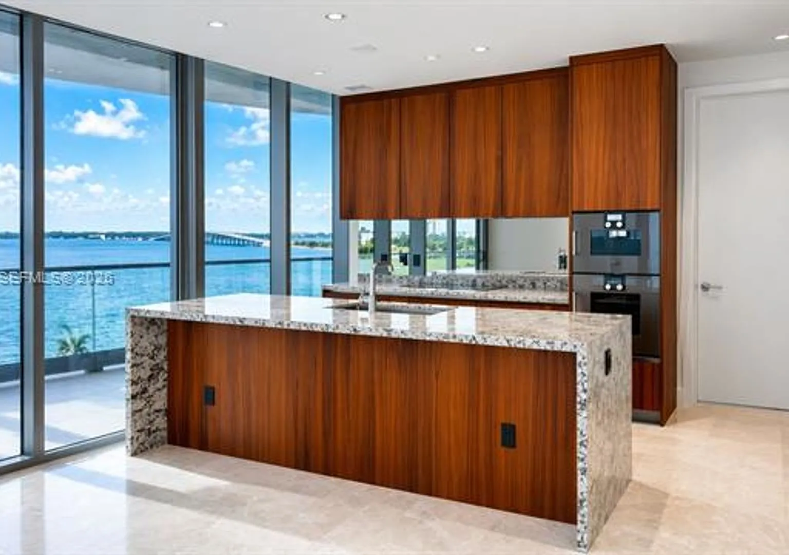 175 SE 25th Rd cu-504, Miami, FL 33131 — Photo 1