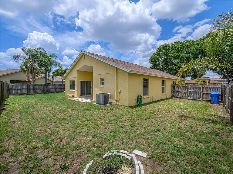 1407 Wakefield Dr — Photo 32