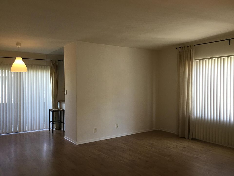 1st image of 830 S Barrington Ave #7