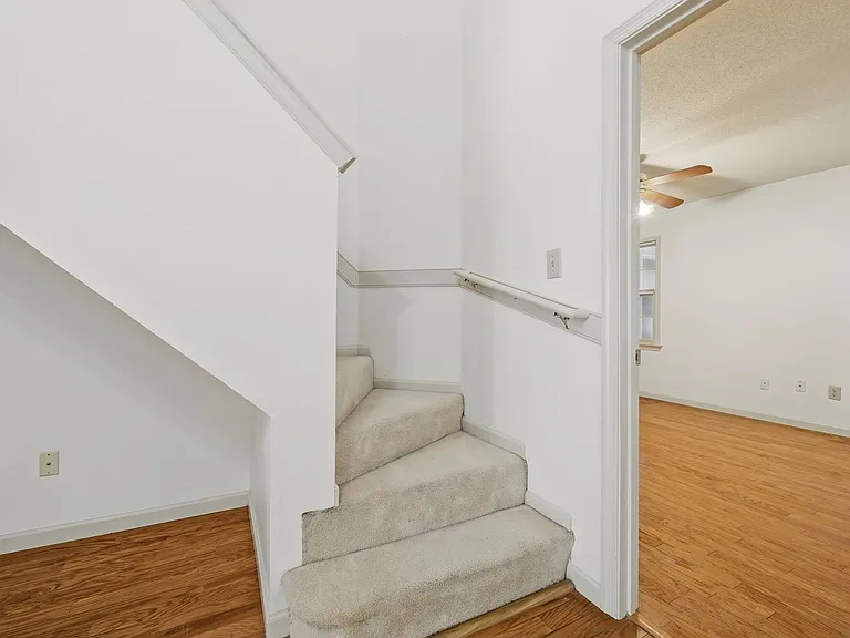 109 Larkspur Holw — Photo 19
