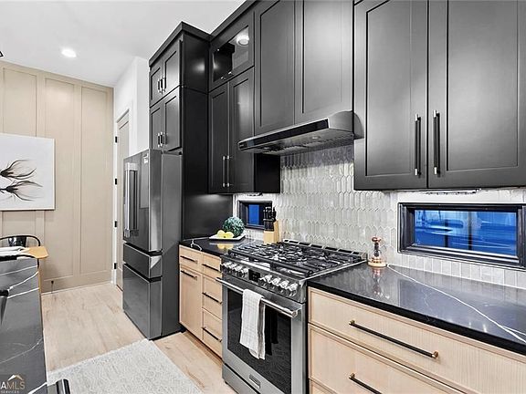 5th image of 1968 8th St #6