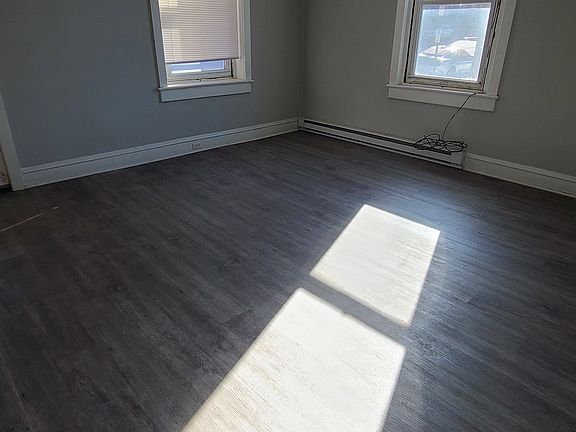 Large living room - new paint to be completed prior to 3/1 move-in date