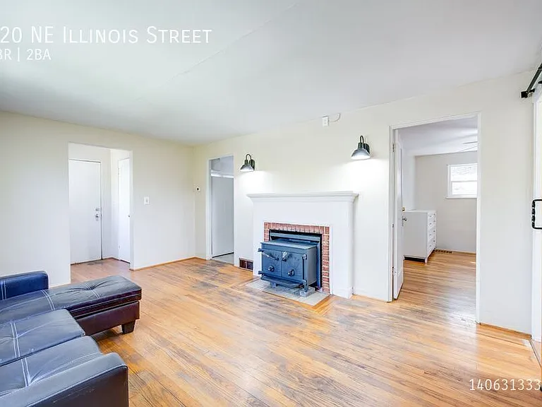 720 NE Illinois St — Photo 9