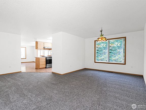 5th image of 816 C Street SW