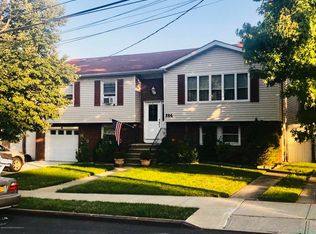 564 Vineland Ave, Staten Island, NY 10312