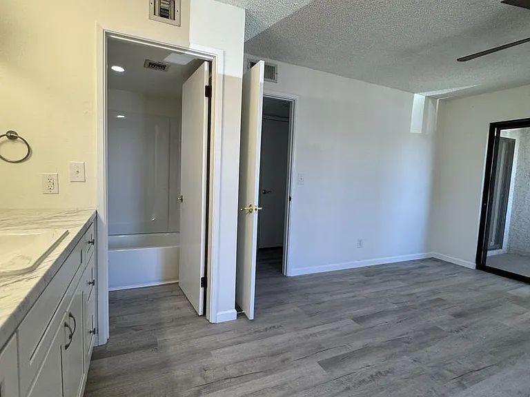 850 S River Dr — Photo 27