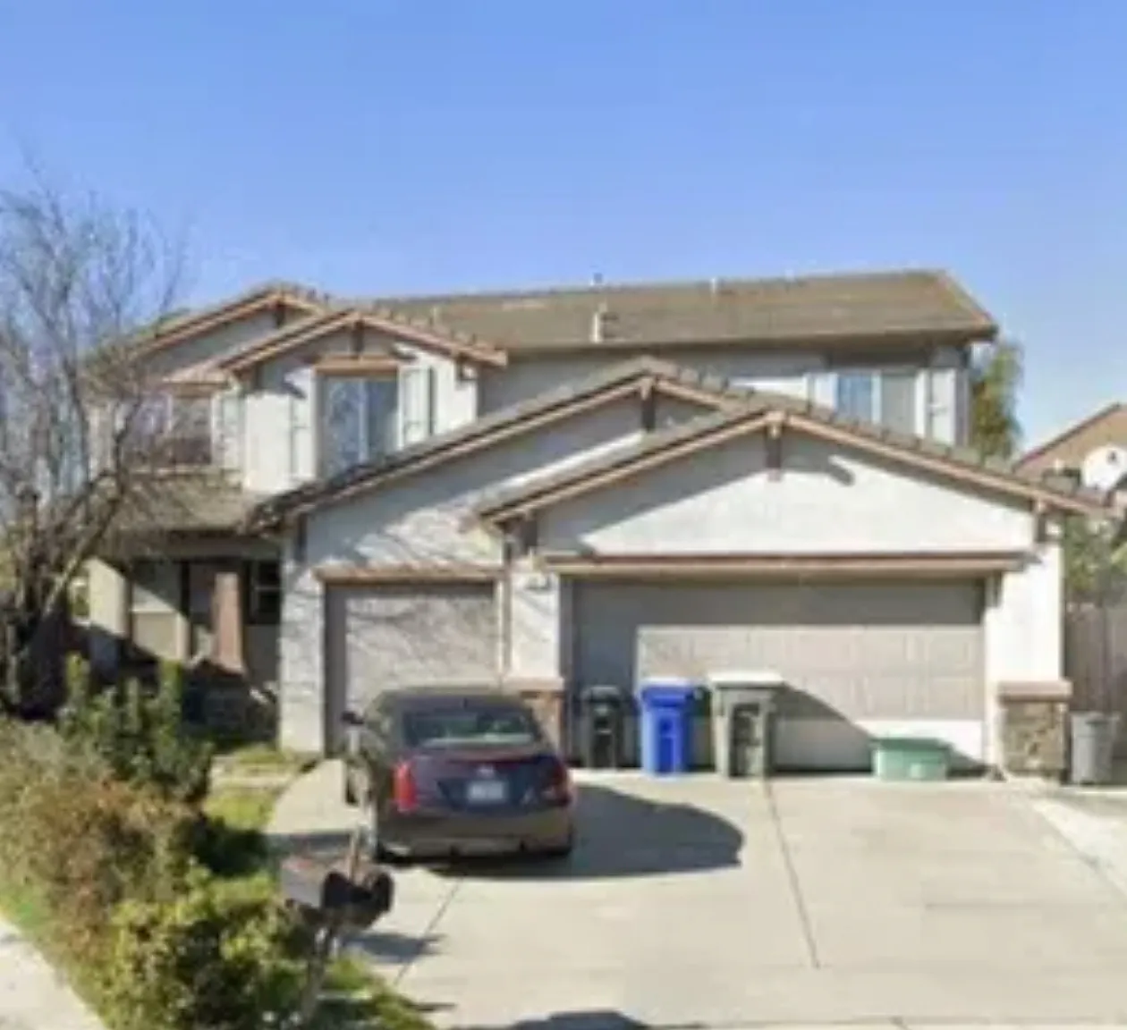 6 bed, 2.5 bath, 3290 sqft, $4,900 — Photo 1