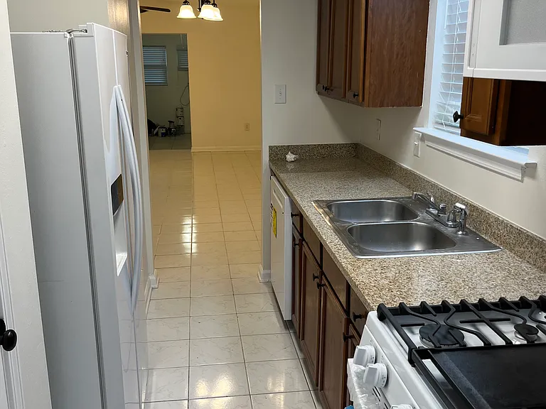 332 Seattle St — Photo 4